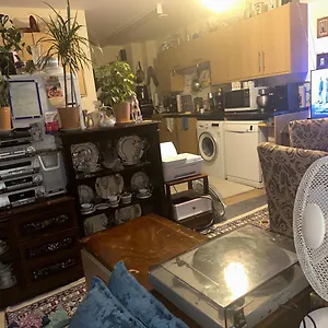 Homestay Private Room. In Zone 2 In Cousy Flat