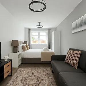 Bright Private - Peaceful Morden Location Apartment London
